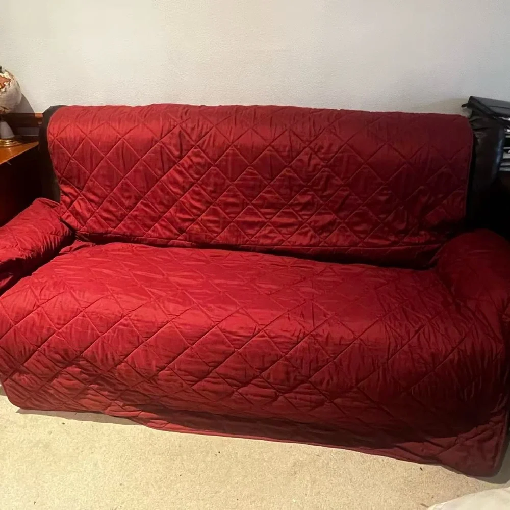 Luxurious Burgundy Quilted Sofa Cover couch cover
